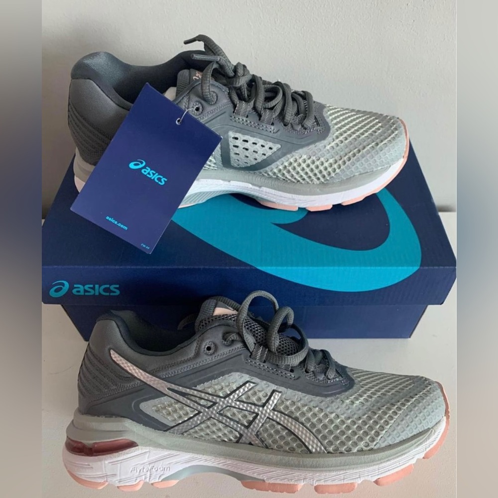 ASICS women’s GT-2000 Size 6